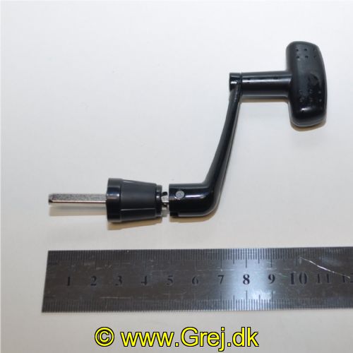 RD13633 - Enkelt håndtag som passer til de fleste Shimano hjul (Denne er lavet til Baitrunner DL/ST str. 4000) med firkantet stang ind i hjulet (Uden skrue)