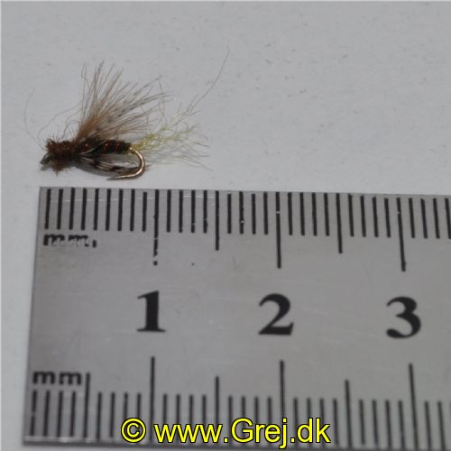 UF0318 - Caddis emerger - Str: 18