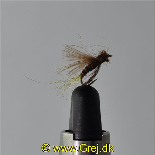 UF0318 - Caddis emerger - Str: 18