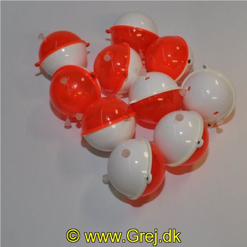 VANDK50RH - Danica - Klar rød / Hvide vandkugler - Antal i pakke: 10 stk. - Str. 50mm